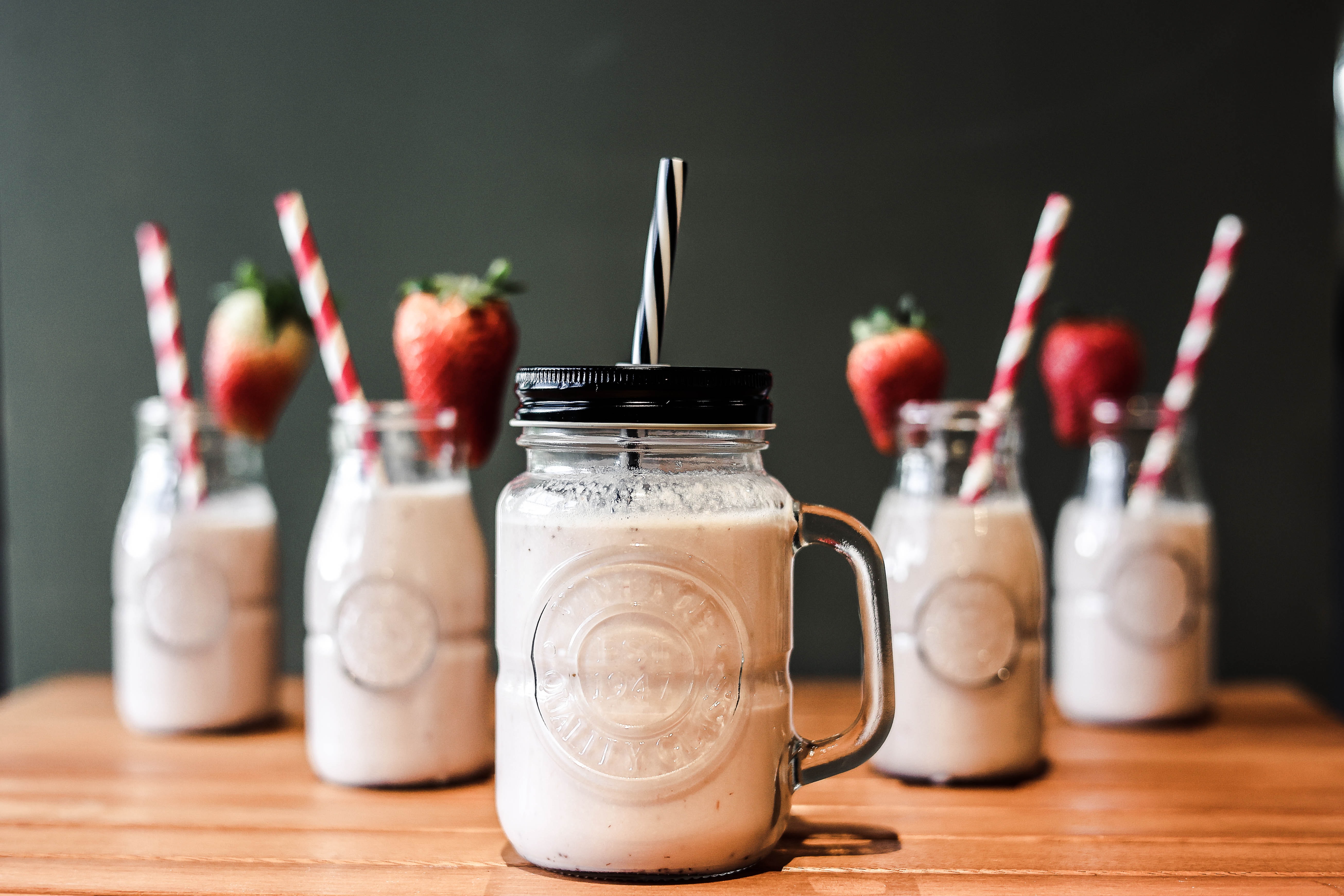 Découvrez comment préparer un milkshake au chocolat avec le Fresh Juice Mixeur portable!