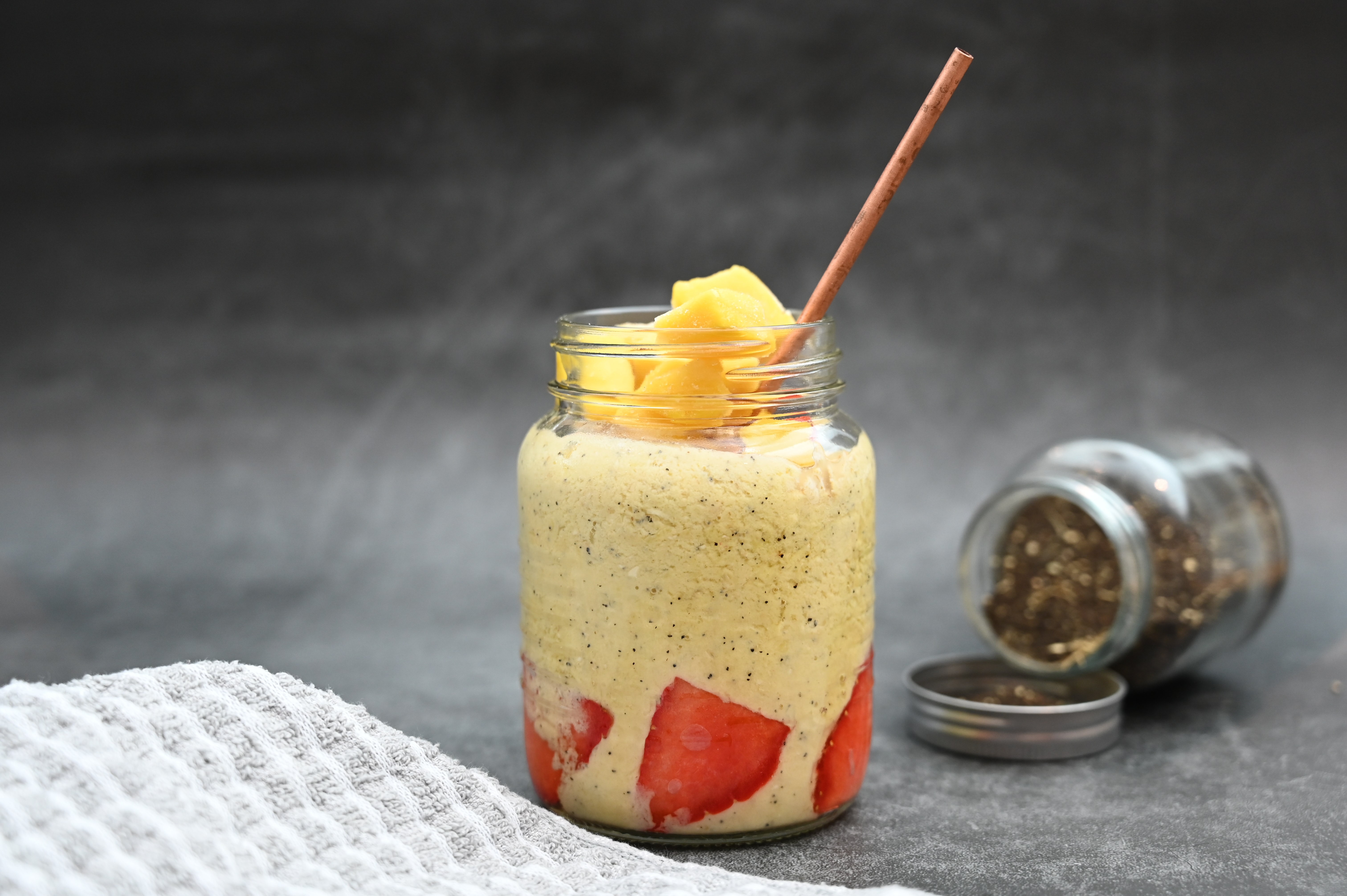 Recette de smoothie détoxifiant aux fruits et noix à faire avec votre FreshJuice Mixeur Portable pour un regain d'énergie